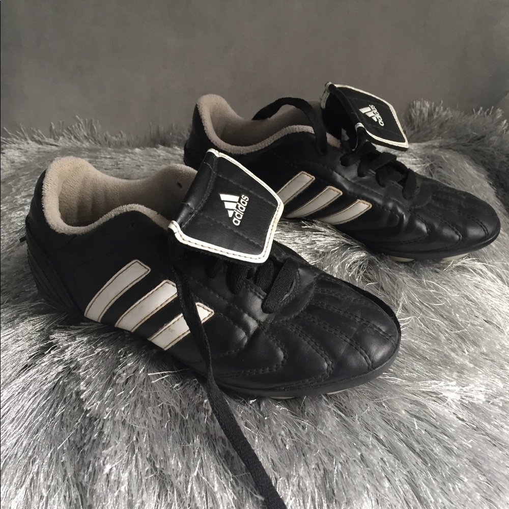 Boys/Girls Adidas Black & White Soccer Cleats, 1.5